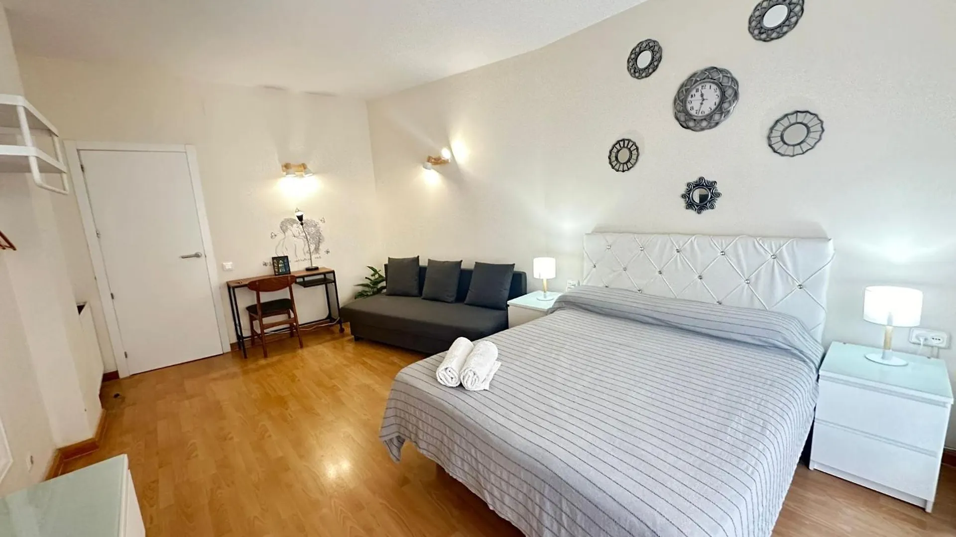 Bed & Breakfast Rooms Paris Barcelona