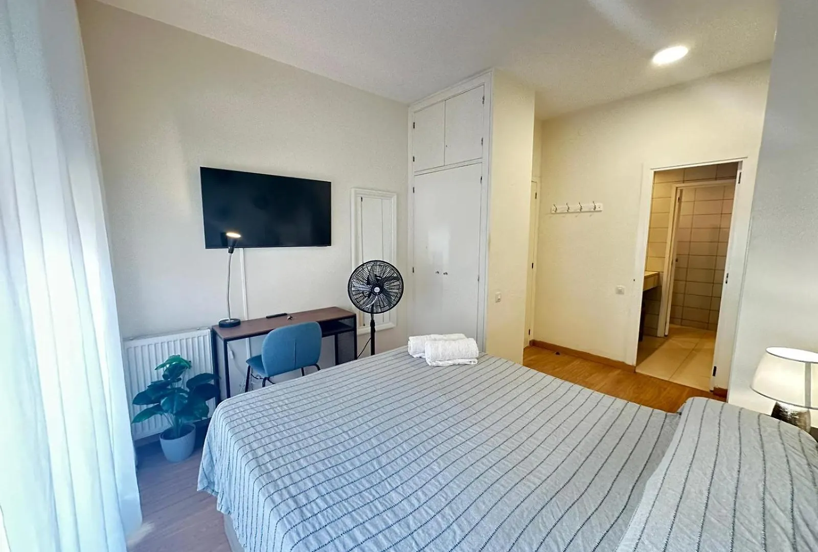 Rooms Paris Barcelona Bed & Breakfast