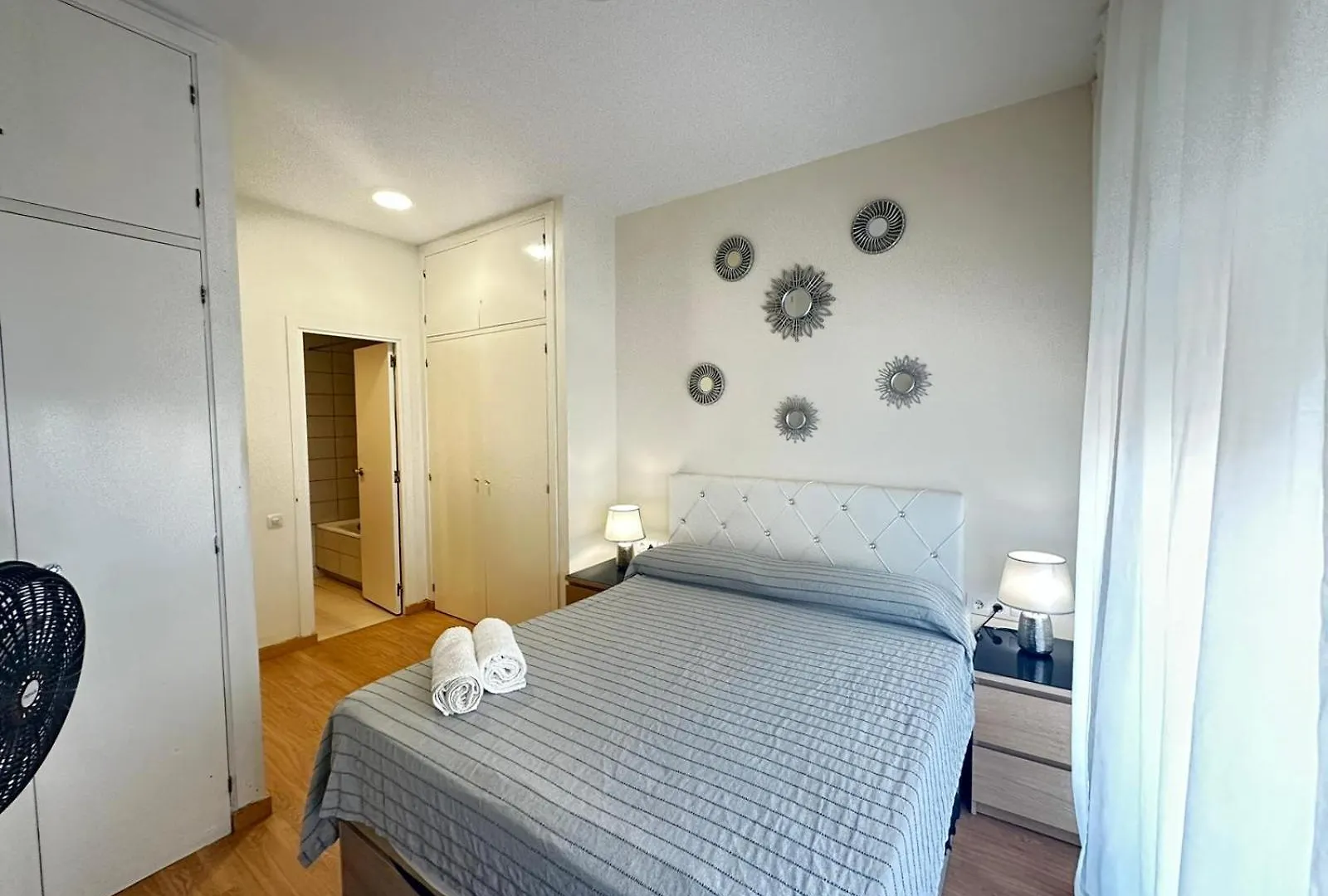 Bed & Breakfast Rooms Paris Barcelona Spain