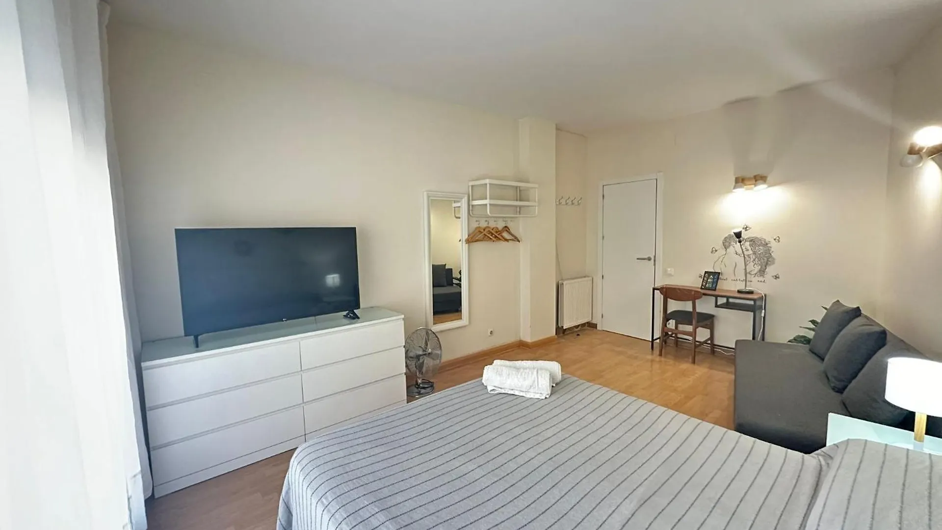 Rooms Paris Barcelona Bed & Breakfast
