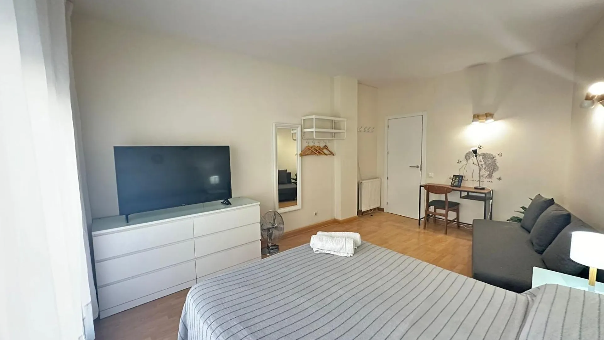 Bed & Breakfast Rooms Paris Barcelona