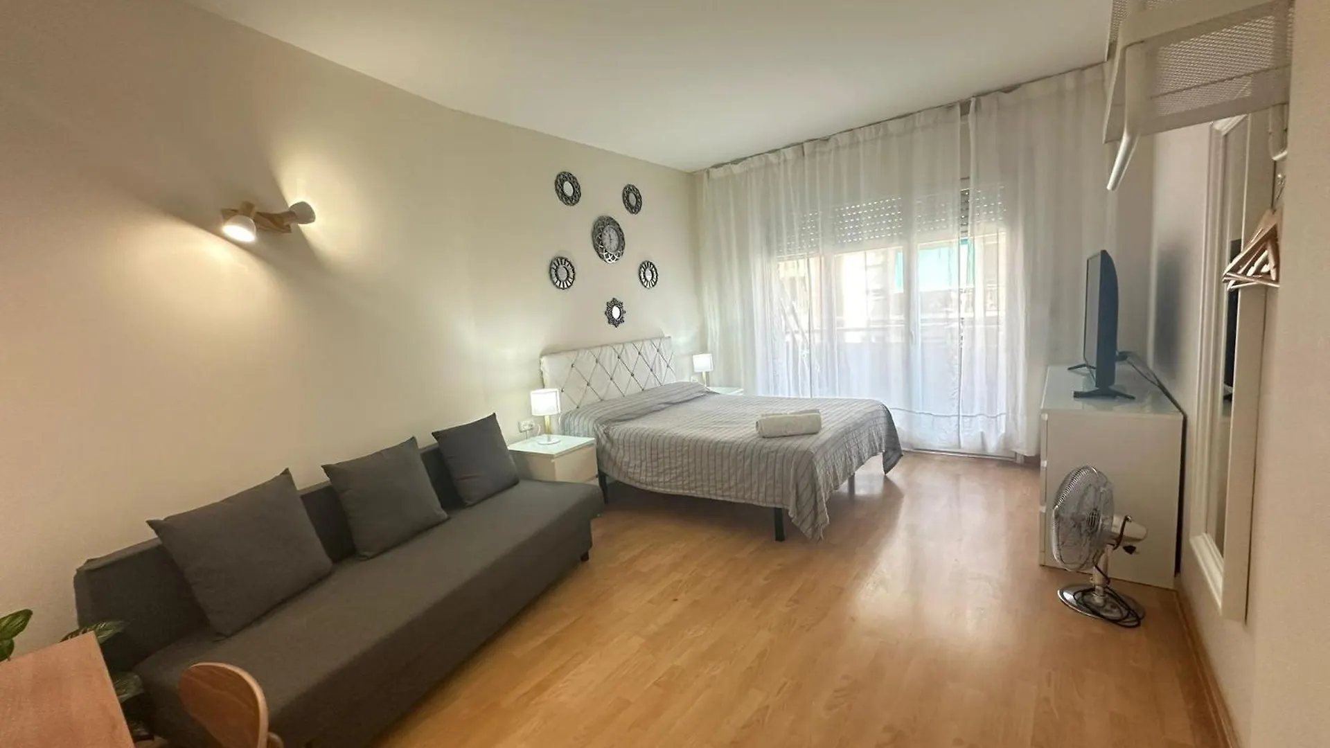 Rooms Paris Barcelona Spain