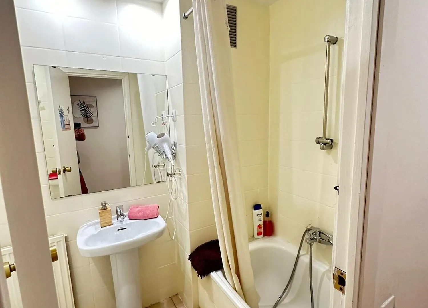 Bed & Breakfast Rooms Paris Barcelona
