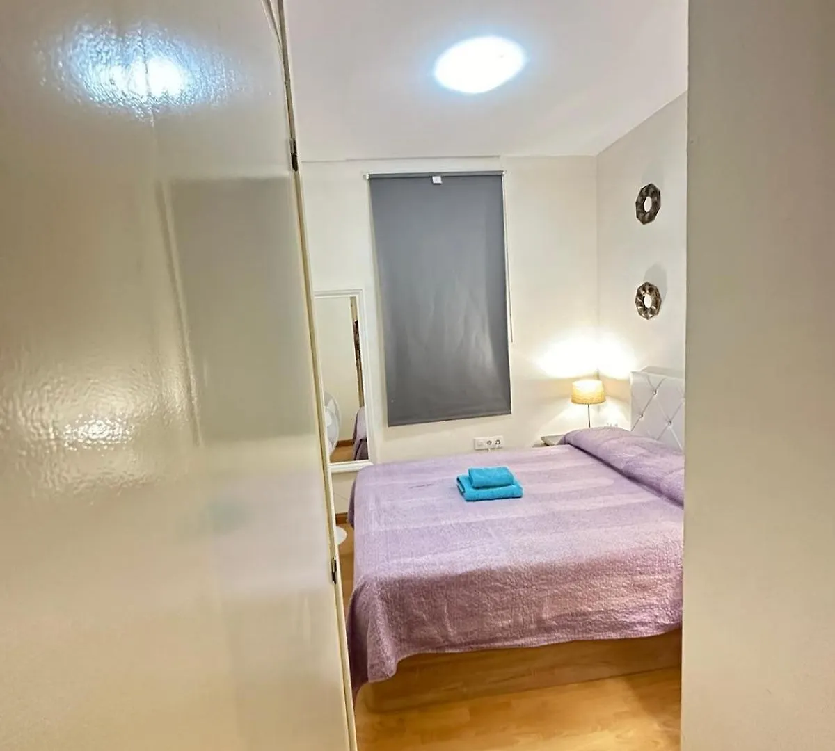 Bed & Breakfast Rooms Paris Barcelona Spain