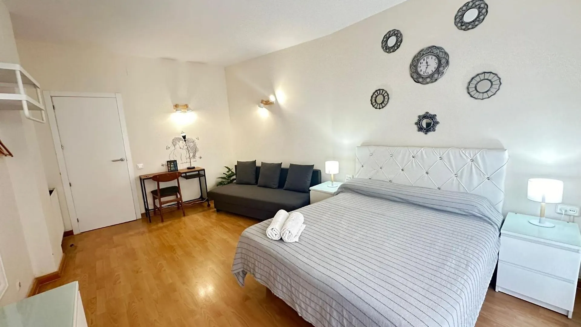 Rooms Paris Barcelona Bed & Breakfast