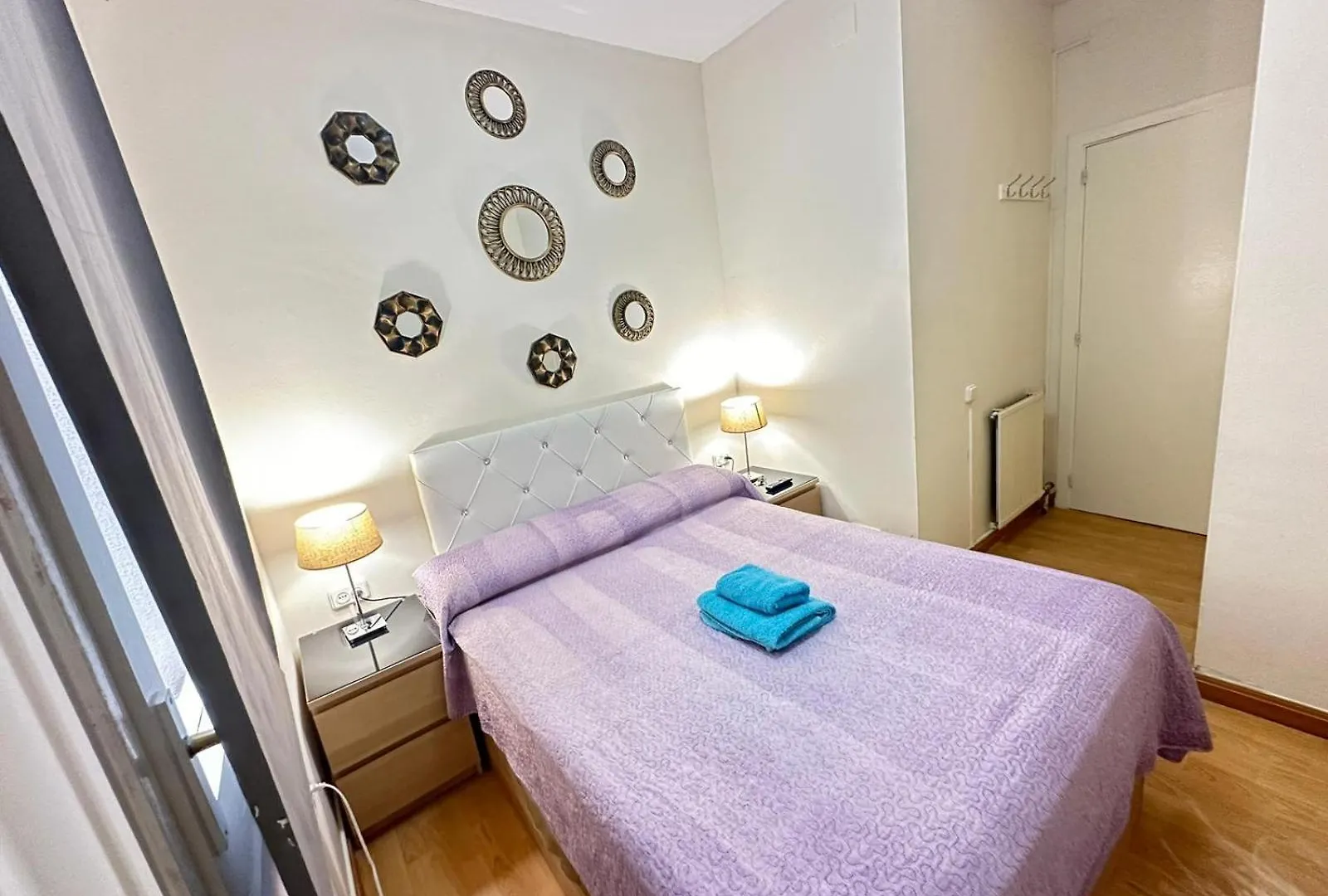 Bed & Breakfast Rooms Paris Barcelona