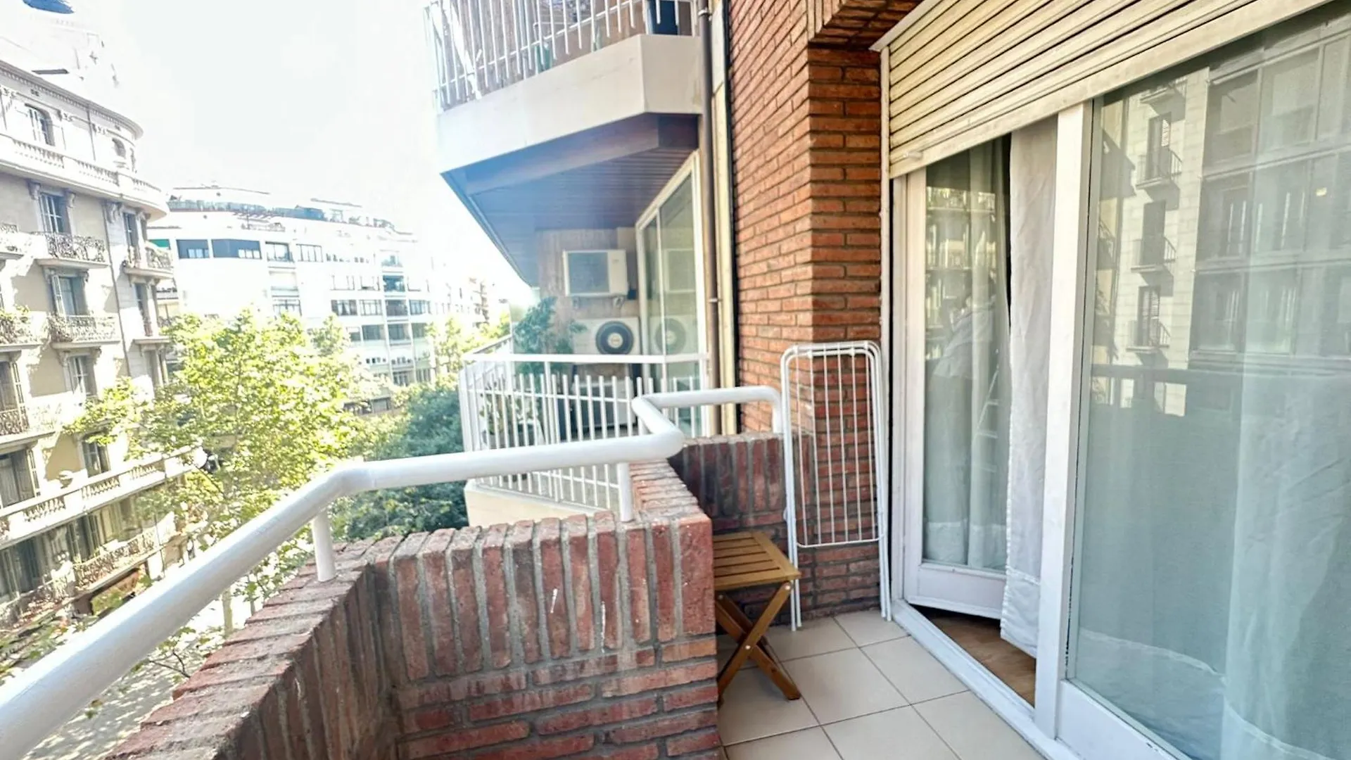 Rooms Paris Barcelona Bed & Breakfast