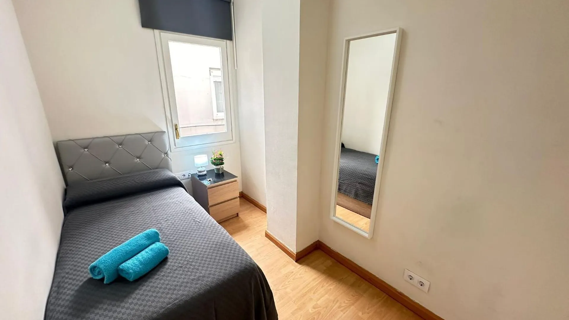 Bed & Breakfast Rooms Paris Barcelona Spain