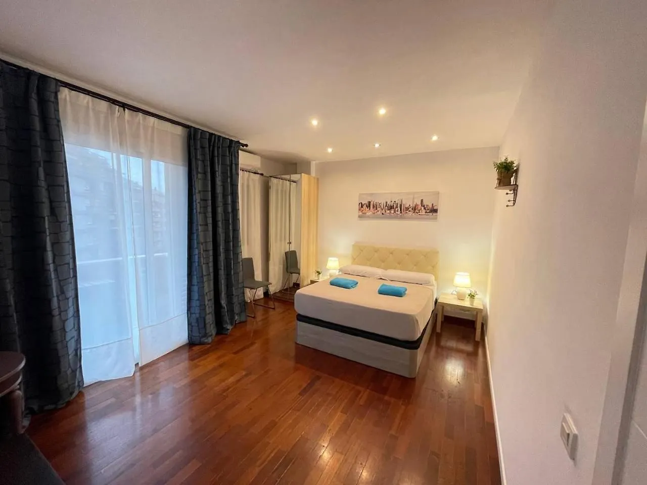 Bed & Breakfast Rooms Paris Barcelona Spain