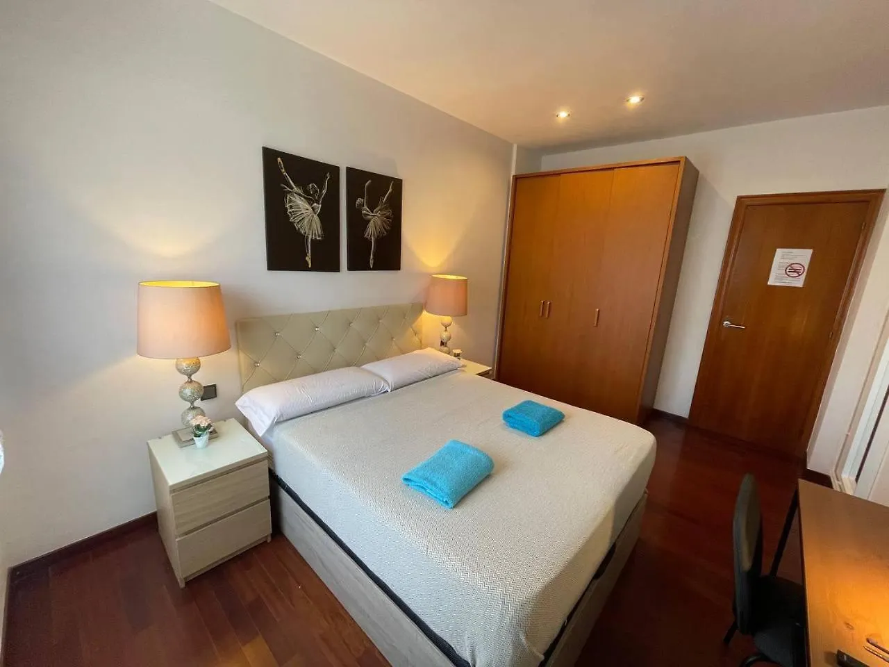 Rooms Paris Barcelona Bed & Breakfast