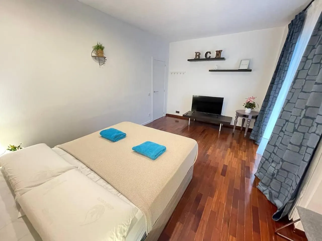 Rooms Paris Barcelona Bed & Breakfast